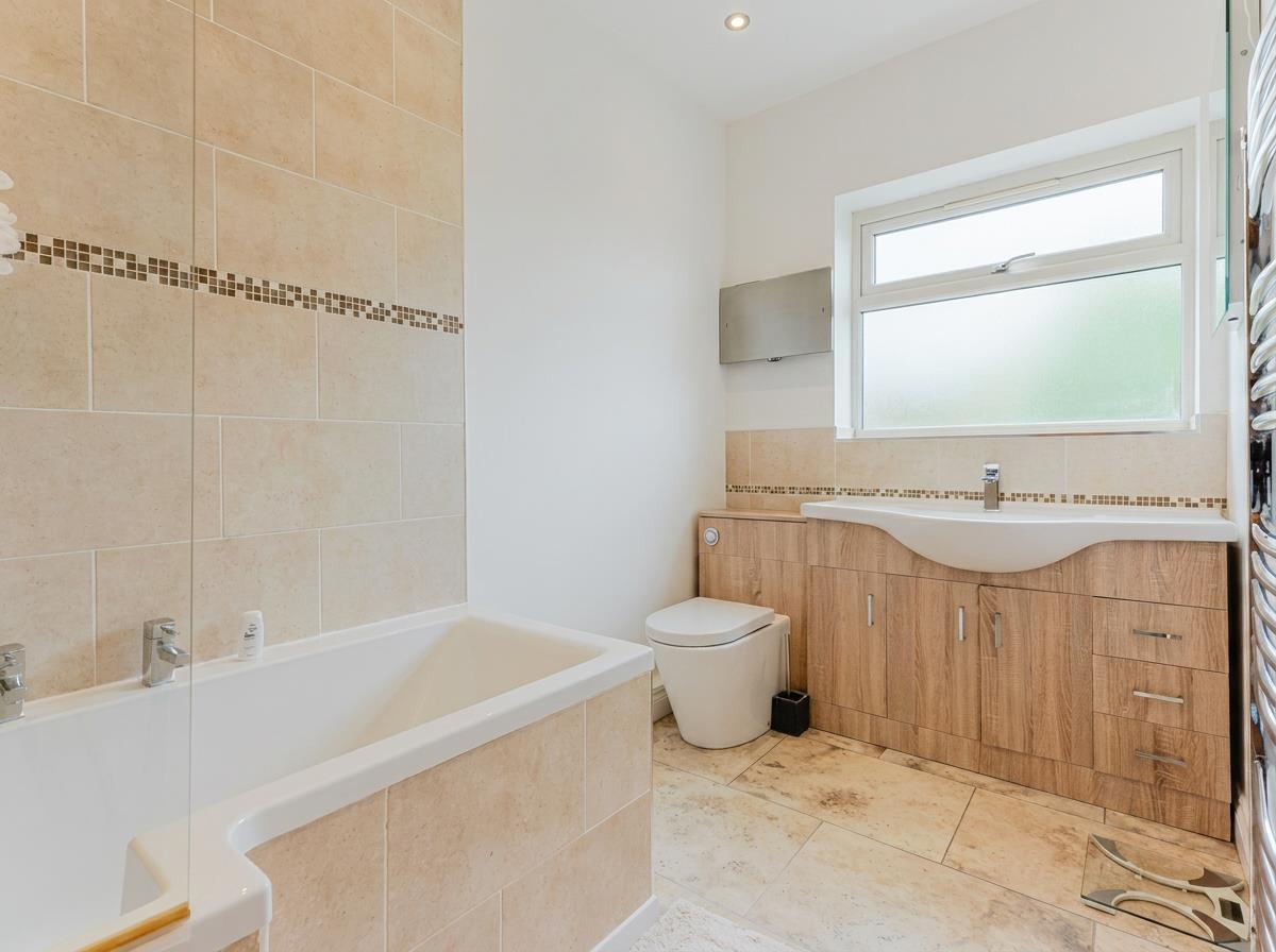 Bathroom – bottles removed from window sill.png NN15 Barton Road, Barton Seagrave