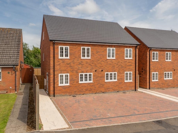 NN14 Stanton Close, Desborough
