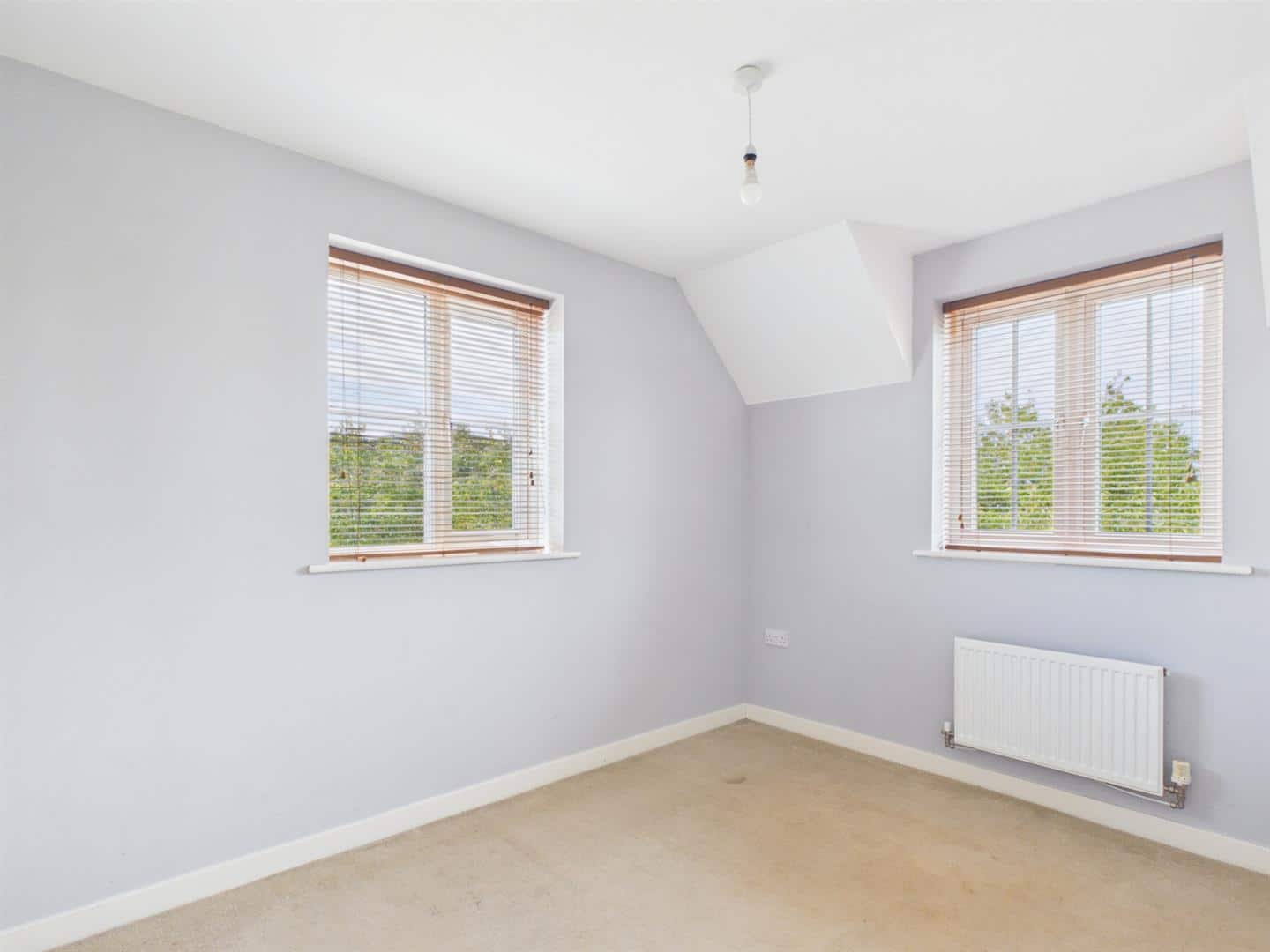 NN17 Barnwell Gardens, Priors Hall Park