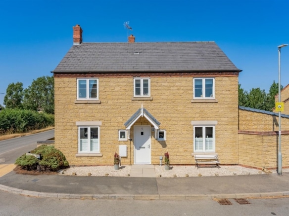 NN17 Hunts Field Drive, Gretton