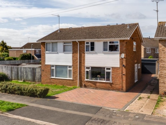 NN15 Churchill Way, Burton Latimer
