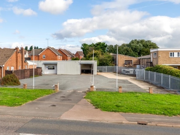 NN15 Higham Road, Burton Latimer
